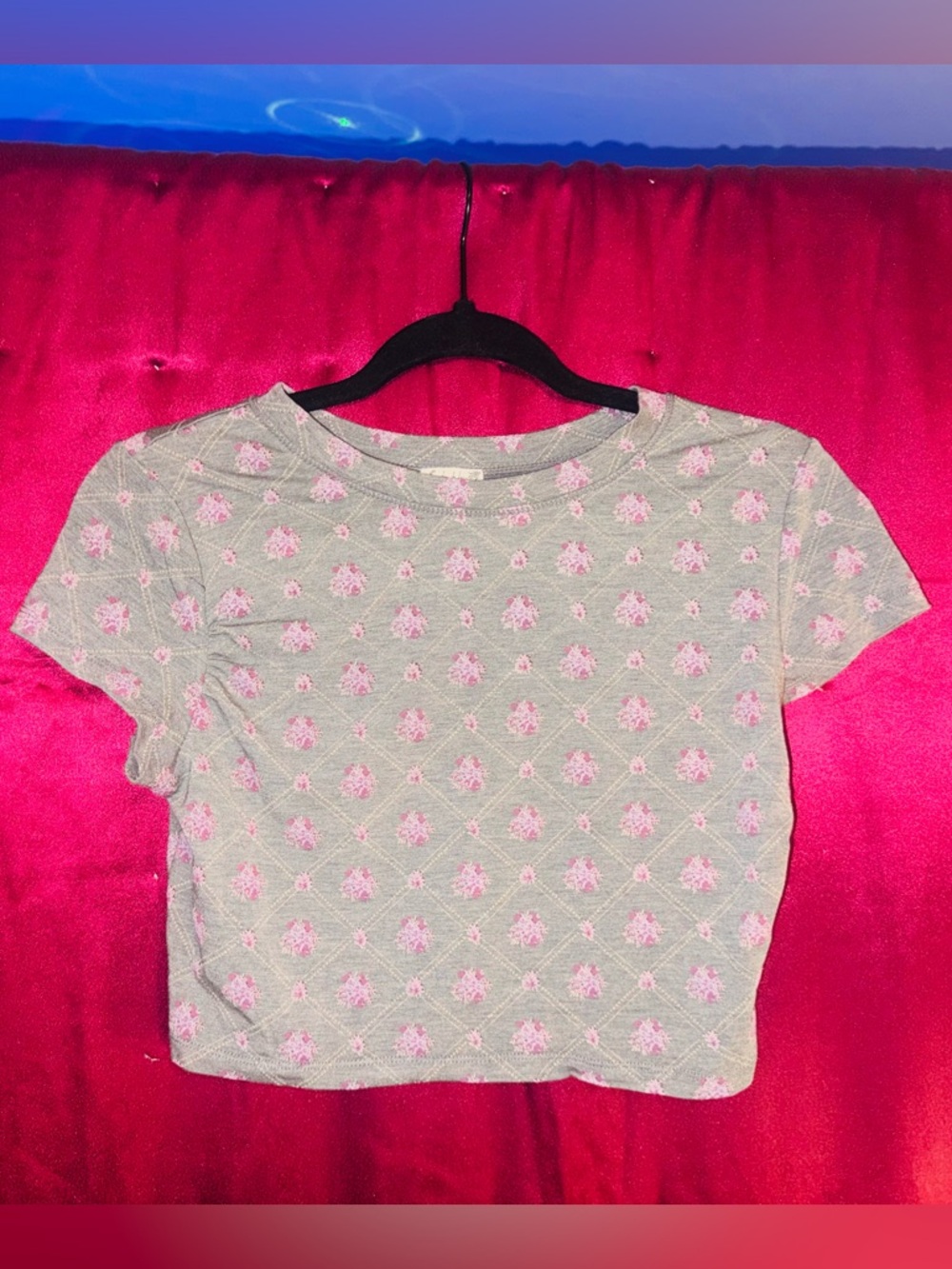 👑 LIKE NEW SIZE XS Free People Heather Gray Tee with Pink Floral Print